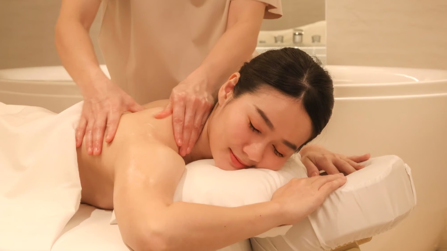 Massage therapy for office workers can improve sleep quality