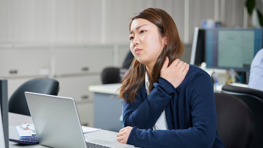 Discover the benefits of Swedish massage for office workers Common health problems caused by office work