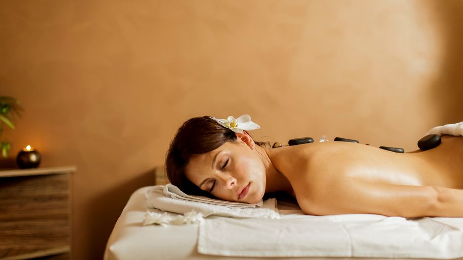 Discover the secrets behind hot stone massage Relieves muscle tension and pain