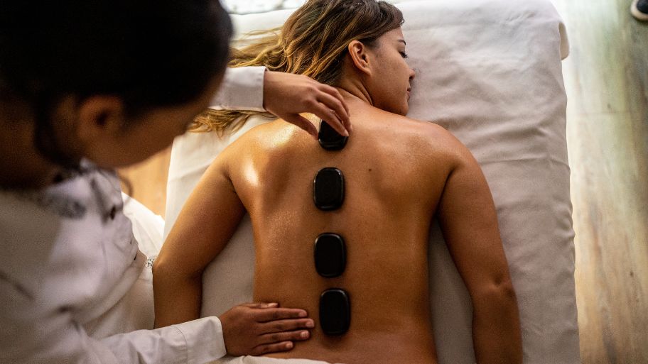 Discover top 6 benefits of hot stone massage for sleep Helps ease physical fatigue