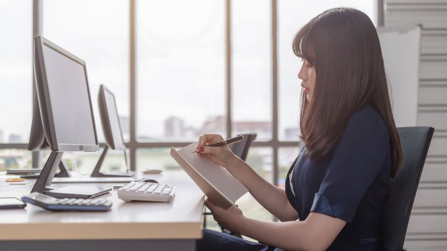Discover the benefits of Swedish massage for office workers Long hours sitting at a desk