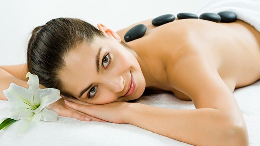 When learning what to expect from a hot stone massage, many people are surprised by its positive effects on overall well-bein