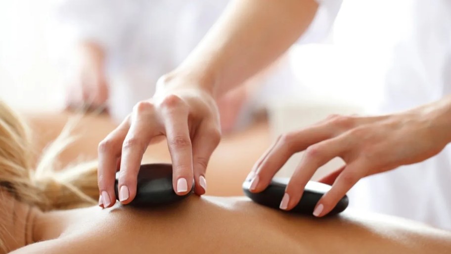 Exploring the pros and cons of hot stone massage for neck pain Hot stone neck massage therapy can promote healthy blood circulation in the neck and shoulder area