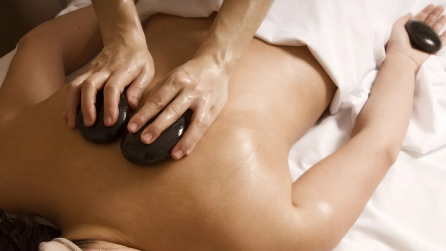 Exploring the pros and cons of hot stone massage for neck pain Some people may experience some soreness in the neck and shoulder area after a hot stone massage to relieve neck pain