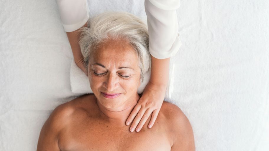 Tips to maximize Swedish massage benefits for seniors