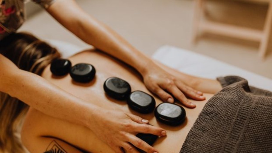 If you are booking your first session, you may be wondering about hot stone massage what to expect before arriving at the spa