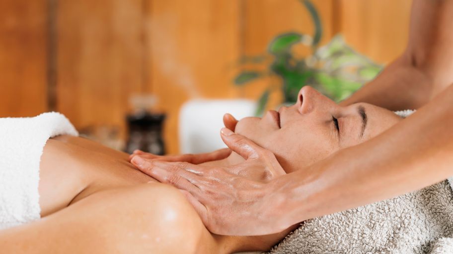 Why Swedish massage for neck pain is so effective When to avoid massage for neck pain