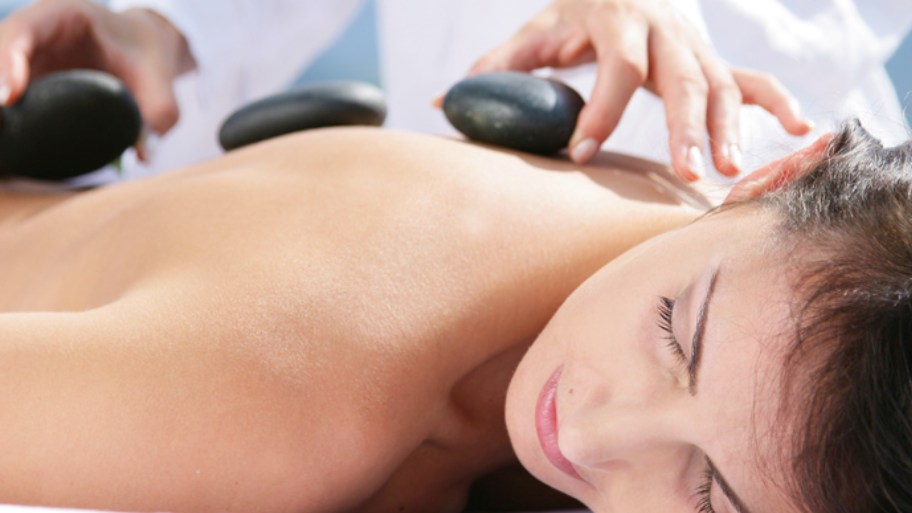 Everything you need to know about hot stone massage for muscle knots While hot stone massage for muscle knots is often used to help relieve muscle tension and support relaxation, it may not be appropriate for everyone